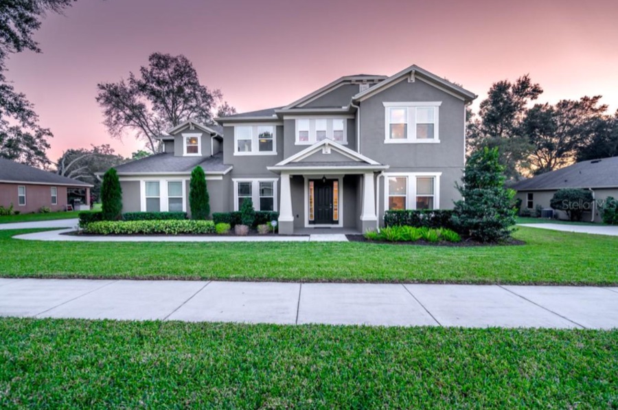 Tree Meadow exterior, listing photo by Danny Nguyen