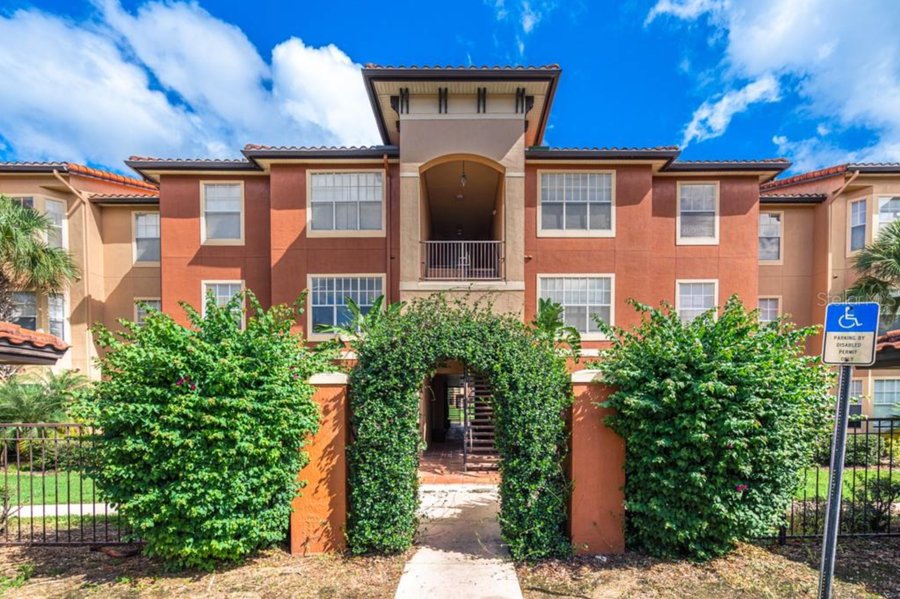5572 Metrowest Blvd #10, Orlando FL, MLS O5822896, sold in 7 days, listing photo by Danny Nguyen